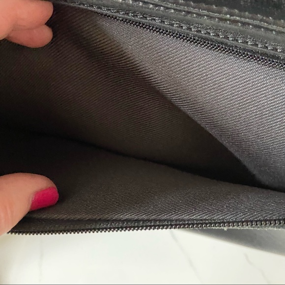 Tumi Black Leather Crossbody Messenger Bag Lock and Keys included. - Picture 7 of 12